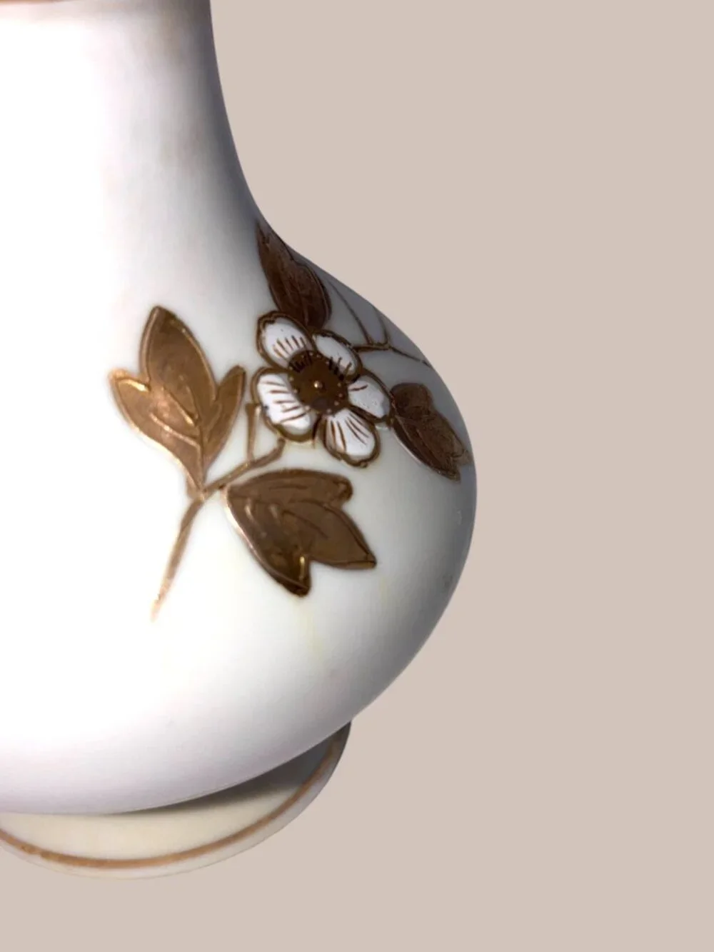 Vintage Arnart Japan Hand Painted White Porcelain Ruffled Gold Floral Vase 7”